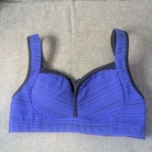 Lululemon Athletica Blue Textured Sports Bra Supportive Straps Size 34C  R1